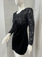 Laden Sie das Bild in den Galerie-Viewer, Vintage Samtkleid Gr. S schwarz uni Samt Kleid festlich