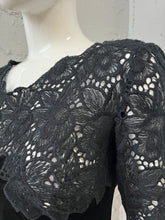 Laden Sie das Bild in den Galerie-Viewer, Vintage Samtkleid Gr. S schwarz uni Samt Kleid festlich
