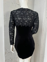 Laden Sie das Bild in den Galerie-Viewer, Vintage Samtkleid Gr. S schwarz uni Samt Kleid festlich