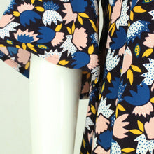 Laden Sie das Bild in den Galerie-Viewer, Second Hand MONKI Kleid Gr. 36 lila bunt gemustert (*)