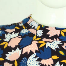 Laden Sie das Bild in den Galerie-Viewer, Second Hand MONKI Kleid Gr. 36 lila bunt gemustert (*)