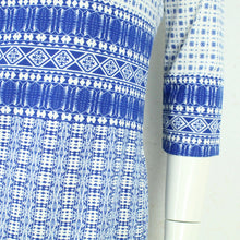 Laden Sie das Bild in den Galerie-Viewer, Second Hand SAINT TROPEZ Kleid Gr. M weiß blau gemustert (*)