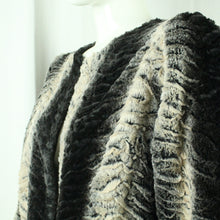 Laden Sie das Bild in den Galerie-Viewer, Second Hand BAND OF GYPSIES Fake Fur Jacke Gr. L schwarz nude gemustert (*)