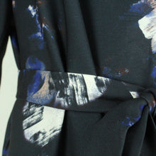 Laden Sie das Bild in den Galerie-Viewer, Second Hand SELECTED FEMME Kleid Gr. 40 dunkelblau mehrfarbig gemustert (*)