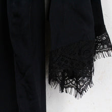 Laden Sie das Bild in den Galerie-Viewer, Second Hand CUSTOMMADE Kleid Gr. 40 schwarz Spitze (*)