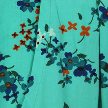 Laden Sie das Bild in den Galerie-Viewer, Vintage Shorts Gr. M türkis mehrfarbig geblümt Sommershorts