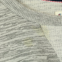 Laden Sie das Bild in den Galerie-Viewer, Vintage CHAMPION Sweatshirt Gr. XL grau meliert Logo Patch
