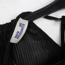 Laden Sie das Bild in den Galerie-Viewer, Second Hand BAUM UND PFERDGARTEN Kleid Gr. 38 schwarz Plissee (*)