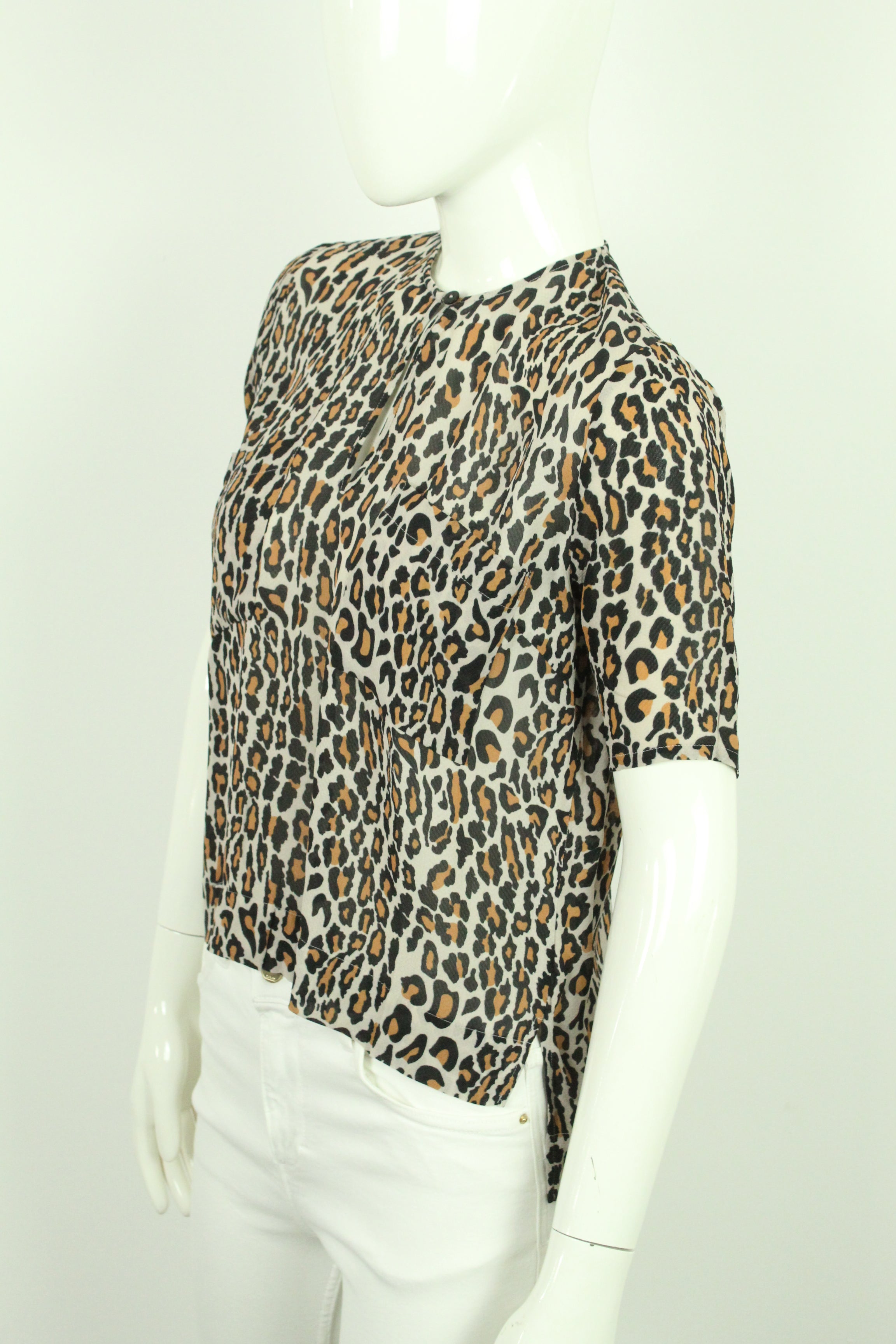Seitenansicht Second Hand BAUM UND PFERDGARTEN Bluse mit Seide Leopardenmuster