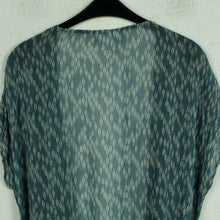 Laden Sie das Bild in den Galerie-Viewer, Second Hand GANNI Kimono Gr. one size blau weiß gemustert (*)