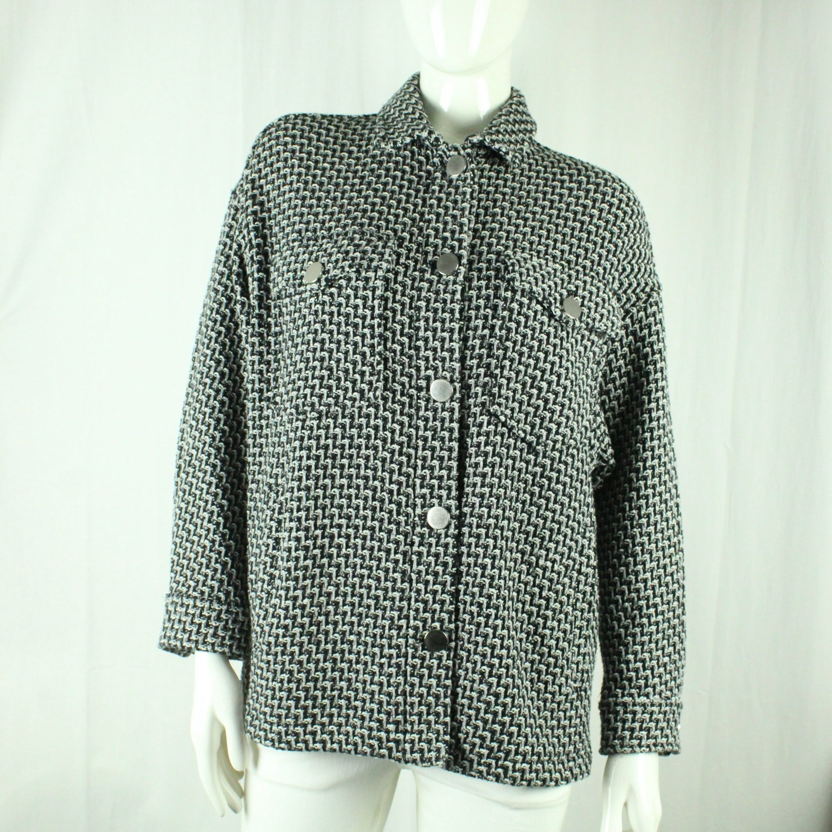 Second Hand ZARA Hemdjacke Gr. M weiß schwarz gemustert (*)