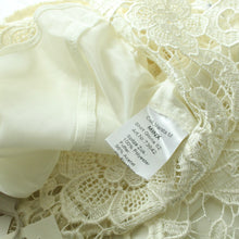 Laden Sie das Bild in den Galerie-Viewer, Second Hand MINX Bluse Gr. 36 creme Mod. Gloria Spitzenbluse Bluse NEU (*)
