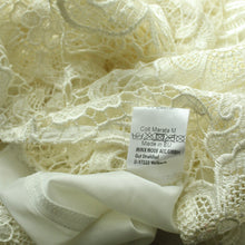 Laden Sie das Bild in den Galerie-Viewer, Second Hand MINX Bluse Gr. 36 creme Mod. Gloria Spitzenbluse Bluse NEU (*)