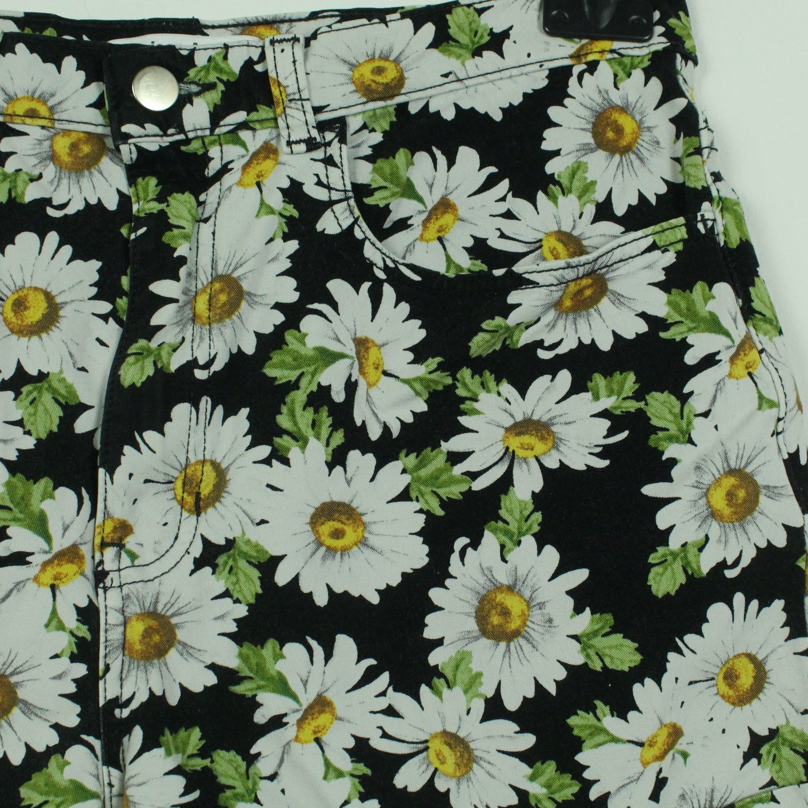 Second Hand AMERICAN APPAREL Shorts Gr. 30 schwarz weiß geblümt Hot Pants (*)