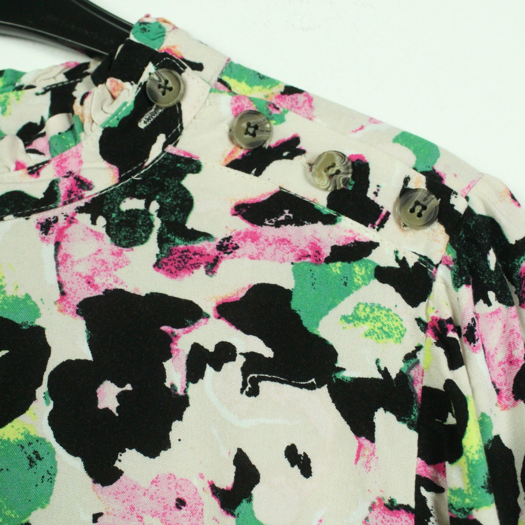 Knopfleiste an der Schulter Second Hand FREEQUENT Bluse Gr. L bunt gemustert (*)