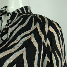 Laden Sie das Bild in den Galerie-Viewer, Second Hand GESTUZ Maxikleid Gr. 36 schwarz mehrfarbig Animalprint (*)