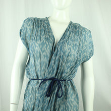 Laden Sie das Bild in den Galerie-Viewer, Second Hand GANNI Kimono Gr. one size blau weiß gemustert (*)