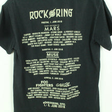 Laden Sie das Bild in den Galerie-Viewer, Vintage ROCK AM RING 2018 T-Shirt Gr. S schwarz mit Print und Backprint (*)