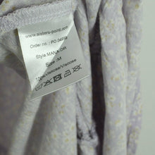 Laden Sie das Bild in den Galerie-Viewer, Second Hand SISTERS POINT Kleid Gr. M flieder weiß geblümt (*)