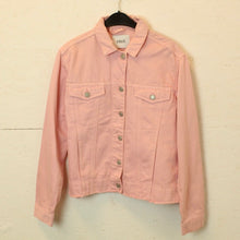 Laden Sie das Bild in den Galerie-Viewer, Second Hand ENVII Jeansjacke Gr. S rosa (*)