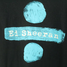 Laden Sie das Bild in den Galerie-Viewer, Vintage ED SHEERAN T-Shirt / Bandshirt Gr. S schwarz mit Print und Backprint DIVIDE TOUR (*)