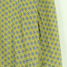 Laden Sie das Bild in den Galerie-Viewer, Second Hand CO&#39;COUTURE Bluse Gr. S grün mehrfarbig gemustert (*)