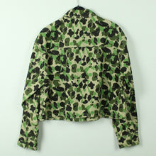 Laden Sie das Bild in den Galerie-Viewer, Second Hand CONVERSE Jacke Gr. S beige mehrfarbig gemustert mit Stickerei (*)