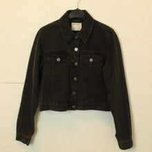 Laden Sie das Bild in den Galerie-Viewer, Second Hand ASOS Jeansjacke Gr. 38 grau (*)