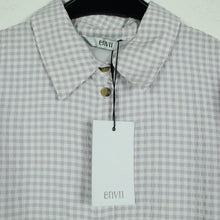 Laden Sie das Bild in den Galerie-Viewer, Second Hand ENVII Kleid Gr. S flieder weiß kariert (*)