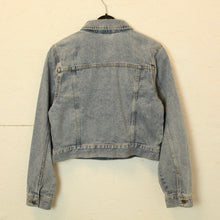 Laden Sie das Bild in den Galerie-Viewer, Second Hand LINDEX Jeansjacke Gr. S blau (*)