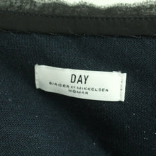 Laden Sie das Bild in den Galerie-Viewer, Second Hand DAY BIRGER ET MIKKELSEN Strickjacke Gr. XS dunkelblau silber (*)