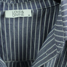 Laden Sie das Bild in den Galerie-Viewer, Second Hand LOVE &amp; DIVINE Kleid Gr. M blau weiß gestreift (*)