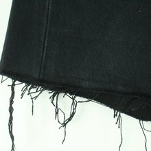 Laden Sie das Bild in den Galerie-Viewer, Second Hand LEVI&#39;S Jeansshorts W29 schwarz Mod. 501 Denim Shorts (*)