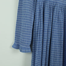 Laden Sie das Bild in den Galerie-Viewer, Second Hand MADS NORGAARD Maxikleid Gr. 38 blau weiß gestreift (*)