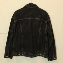Laden Sie das Bild in den Galerie-Viewer, Second Hand BDG Jeansjacke Gr. S grau (*)