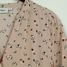 Laden Sie das Bild in den Galerie-Viewer, Second Hand SAINT TROPEZ Kleid Gr. M rosa abstrakt geblümt (*)