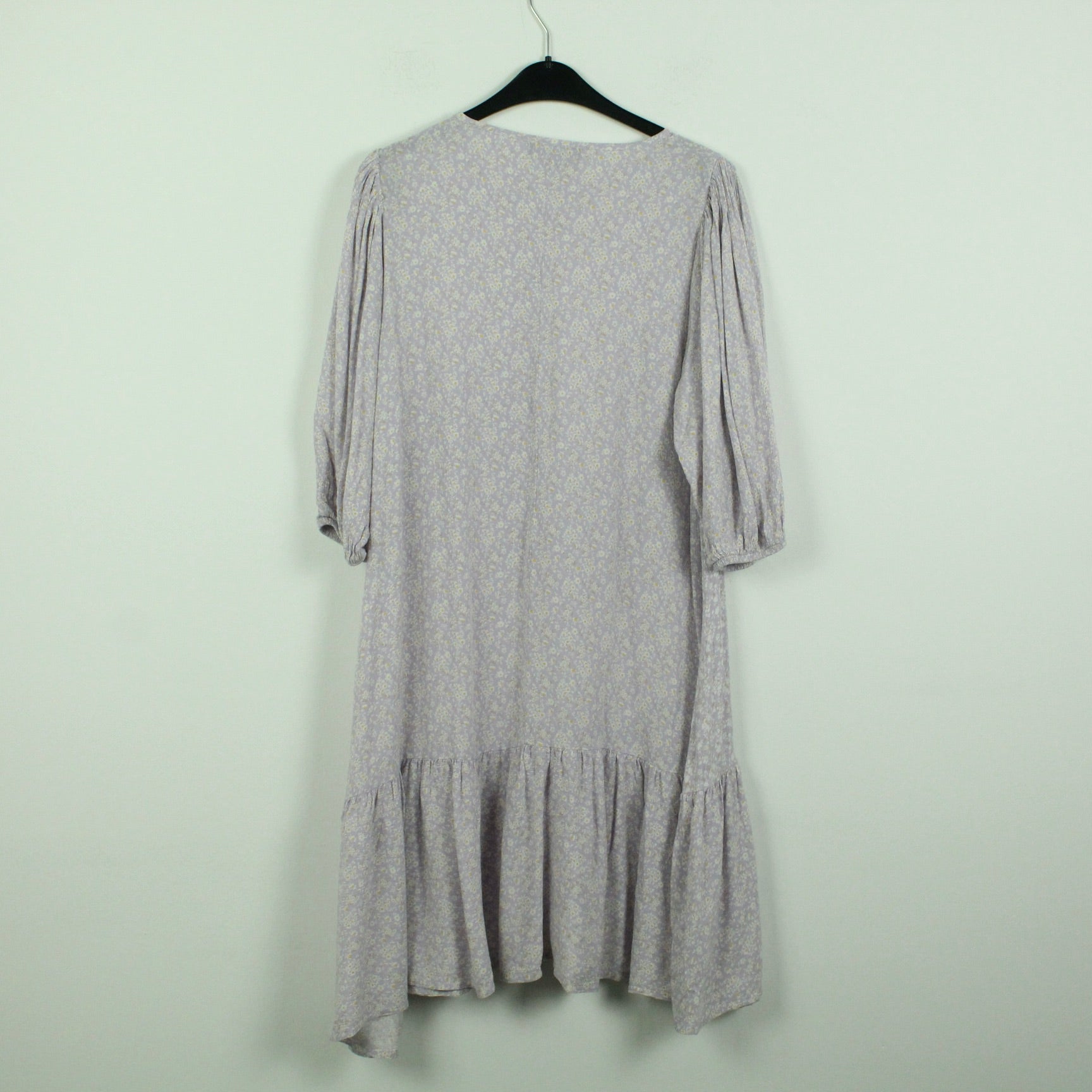 Second Hand SISTERS POINT Kleid Gr. M flieder weiß geblümt (*)