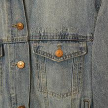 Laden Sie das Bild in den Galerie-Viewer, Second Hand ONLY Jeansjacke Gr. 38 blau mit Stickerei (*)