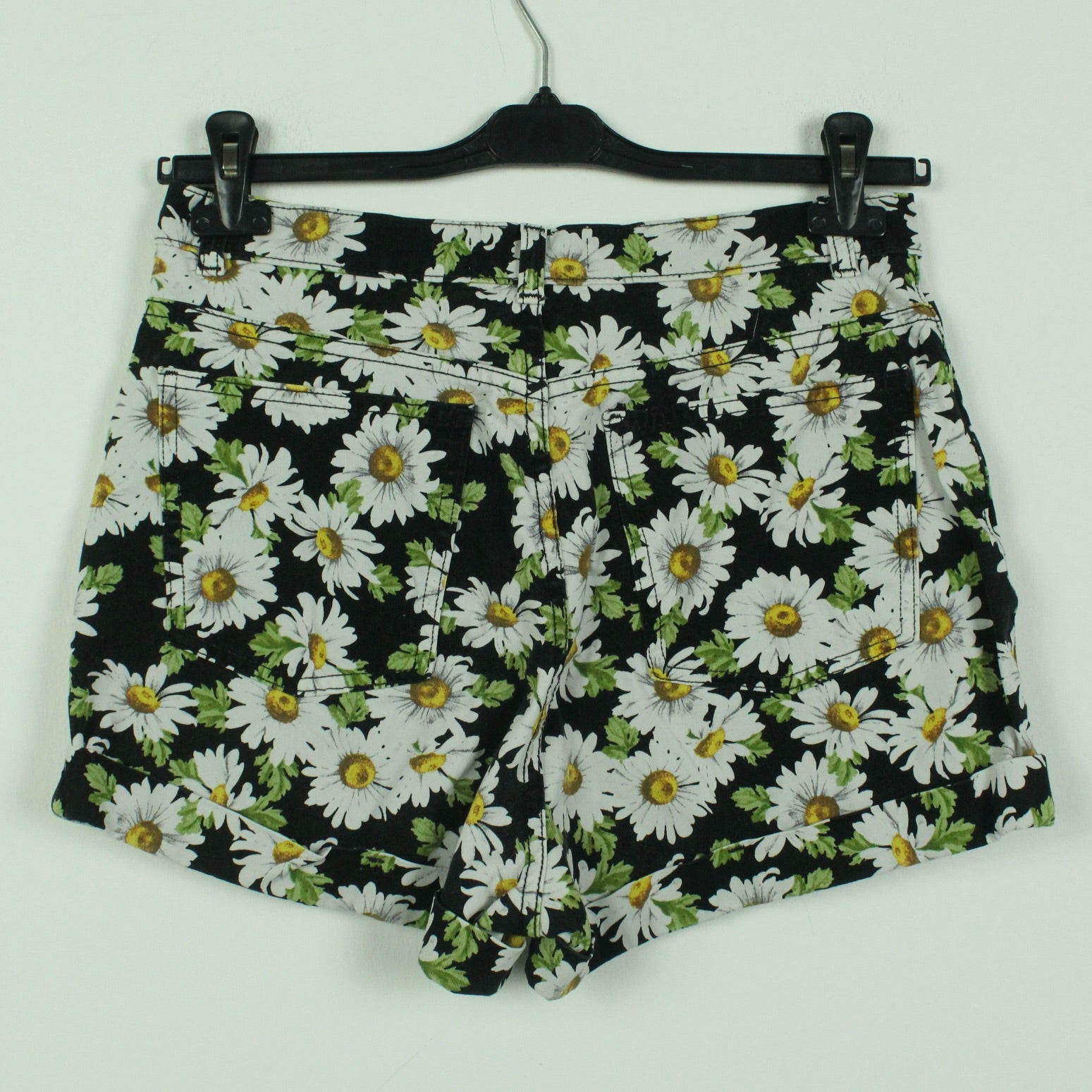 Second Hand AMERICAN APPAREL Shorts Gr. 30 schwarz weiß geblümt Hot Pants (*)