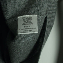 Laden Sie das Bild in den Galerie-Viewer, Second Hand CUSTOMMADE Strickjacke Gr. S grau Strick mit Kaschmir (*)