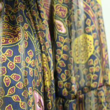 Laden Sie das Bild in den Galerie-Viewer, Second Hand BA&amp;SH Bluse Gr. L dunkelblau bordeaux gemustert Modell: DANILA  (*)