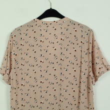 Laden Sie das Bild in den Galerie-Viewer, Second Hand SAINT TROPEZ Kleid Gr. M rosa abstrakt geblümt (*)