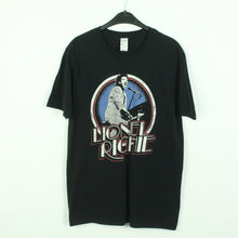 Laden Sie das Bild in den Galerie-Viewer, Vintage LIONEL RICHIE T-Shirt / Bandshirt Gr. L schwarz mit Print (*)
