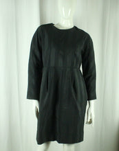 Laden Sie das Bild in den Galerie-Viewer, Second Hand COS Kleid Gr. 42 schwarz gestreift 3/4-Arm (*)