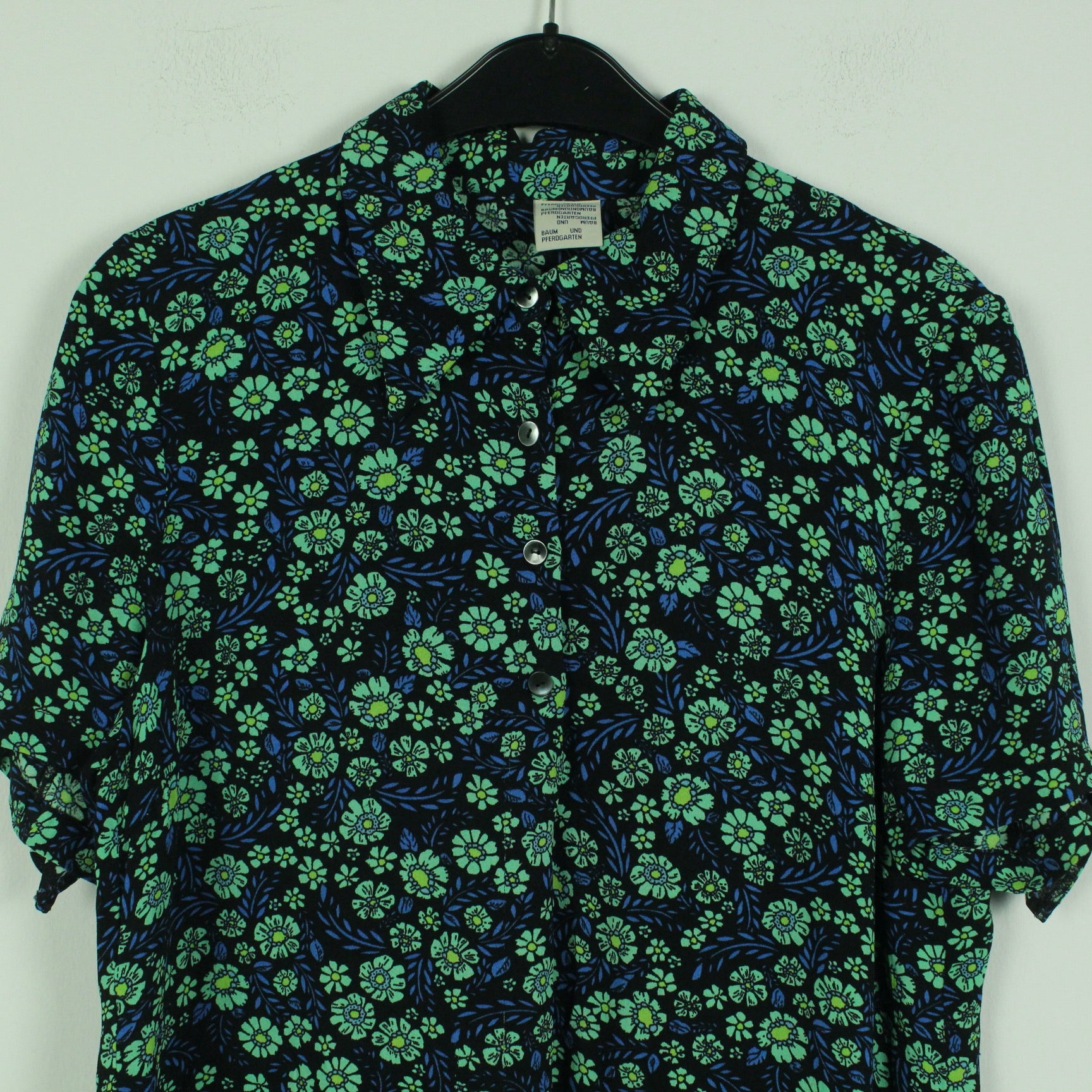 Detailansicht Front Second Hand BAUM UND PFERDGARTEN Bluse Gr. 40 schwarz geblümt (*)