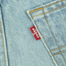 Laden Sie das Bild in den Galerie-Viewer, Second Hand LEVI&#39;S Jeansshorts W30 blau Mod. 501 Denim Shorts (*)