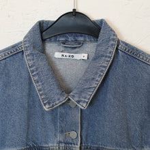 Laden Sie das Bild in den Galerie-Viewer, Second Hand NA-KD Jeansjacke Gr. 38 blau mit Backprint Jacke (*)
