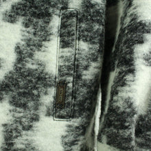 Laden Sie das Bild in den Galerie-Viewer, Second Hand SAINT + SOFIA Jacke Gr. M schwarz weiß gemustert (*)