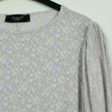 Laden Sie das Bild in den Galerie-Viewer, Second Hand SISTERS POINT Kleid Gr. M flieder weiß geblümt (*)