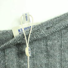 Laden Sie das Bild in den Galerie-Viewer, Second Hand BAUM UND PFERDGARTEN Pullover Gr. M grau V-Neck Strick (*)